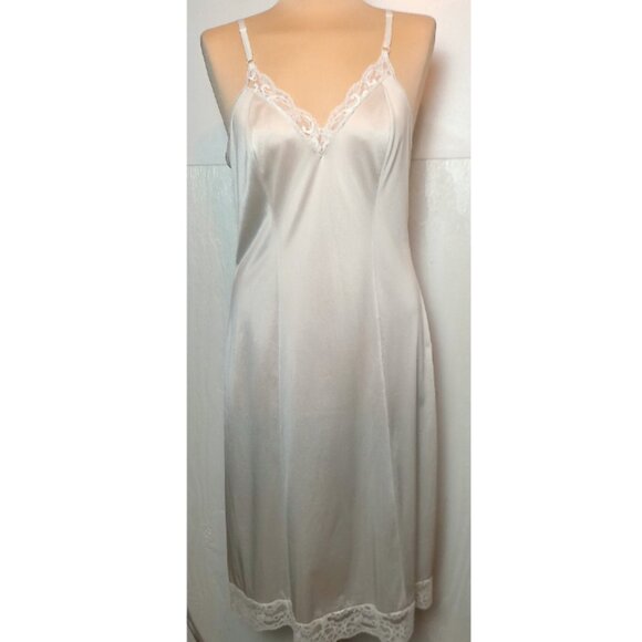 Vintage JCPenney Satin Slip Size 38 (Medium) Cream lingerie undergarment - Picture 2 of 9